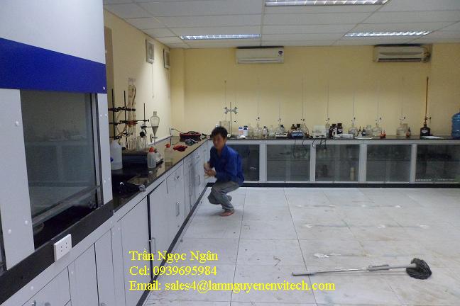 Bàn thí nghiệm áp tường